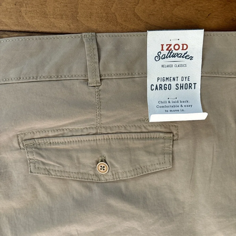 IZOD Saltwater Men Shorts Cargo Relaxed Classic Fit 52W Cedarwood Khaki 10.5 in